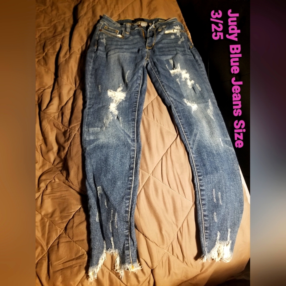 Judy Blue Ripped Skinny Jeans in Blue